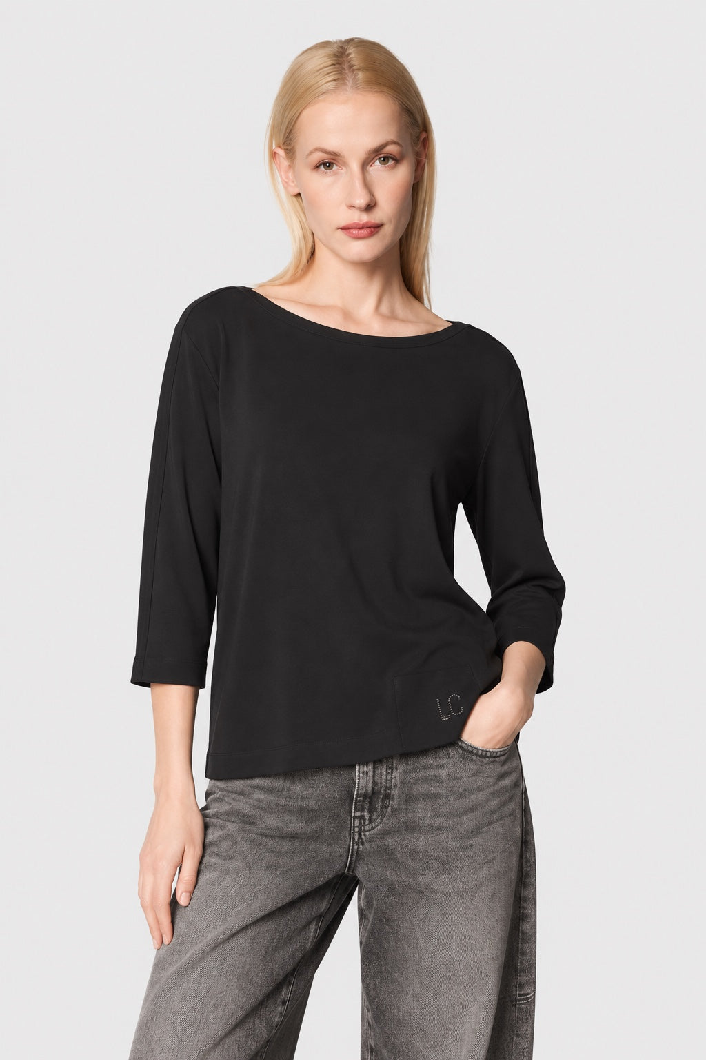 T‑Shirt aus Baumwoll‑Elasthan mit 3/4‑Arm und Logo‑Detail in black