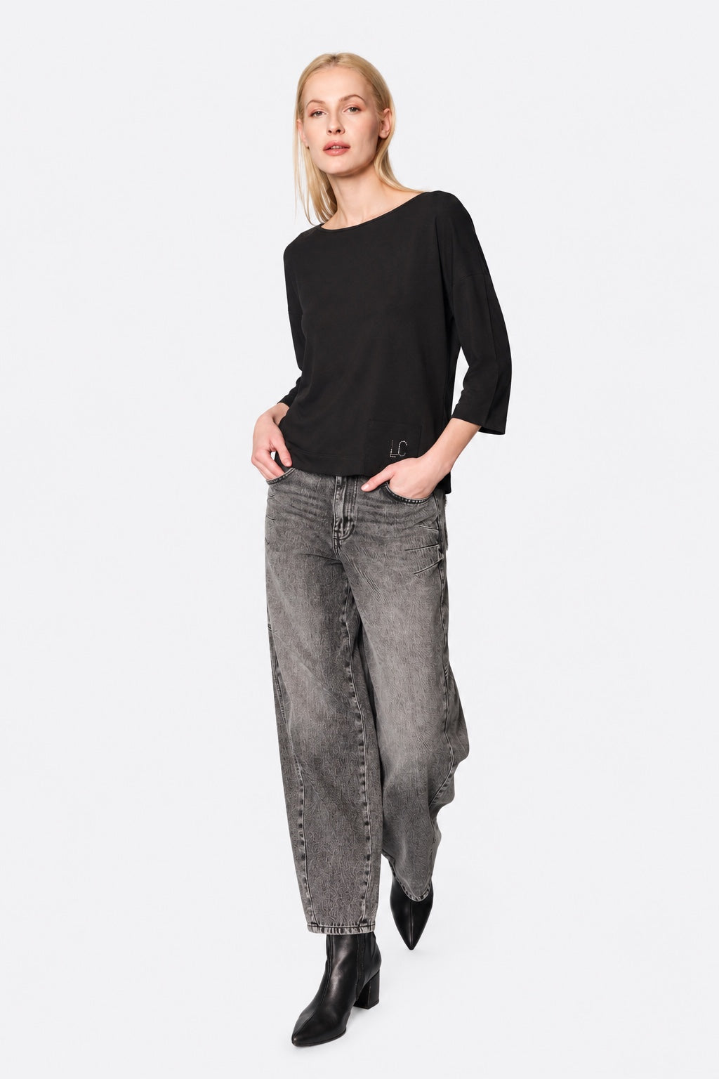 T‑Shirt aus Baumwoll‑Elasthan mit 3/4‑Arm und Logo‑Detail in black, Ansicht 2