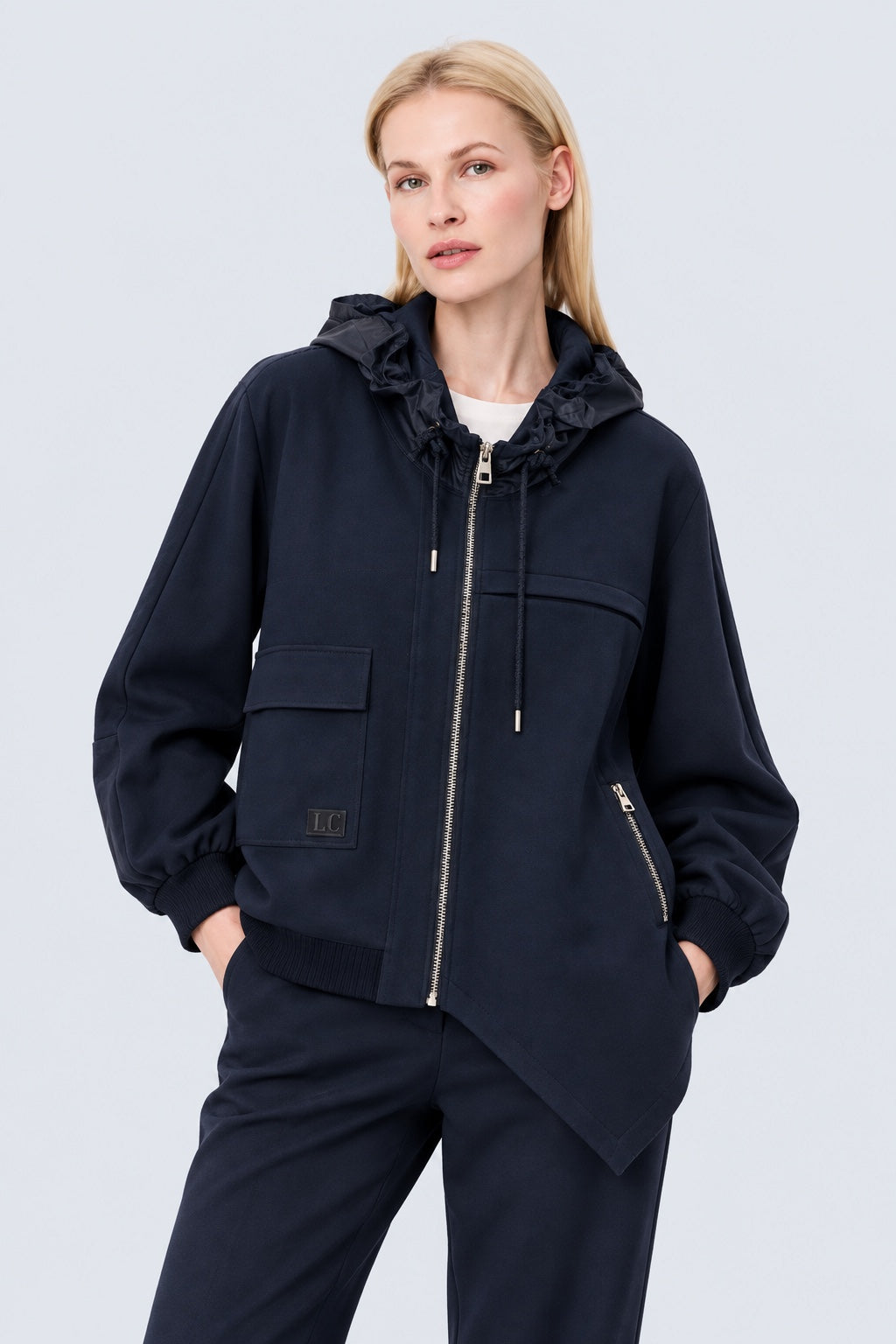 Sweat‑Jacke mit Kapuze und asymmetrischem Saum aus Baumwolle‑Modal‑Mix in navy, Ansicht 2