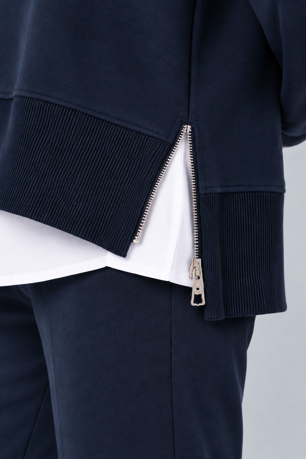 Sweatshirt aus Baumwolle‑Modal‑Mix mit Strassmotiv in navy, Ansicht 5