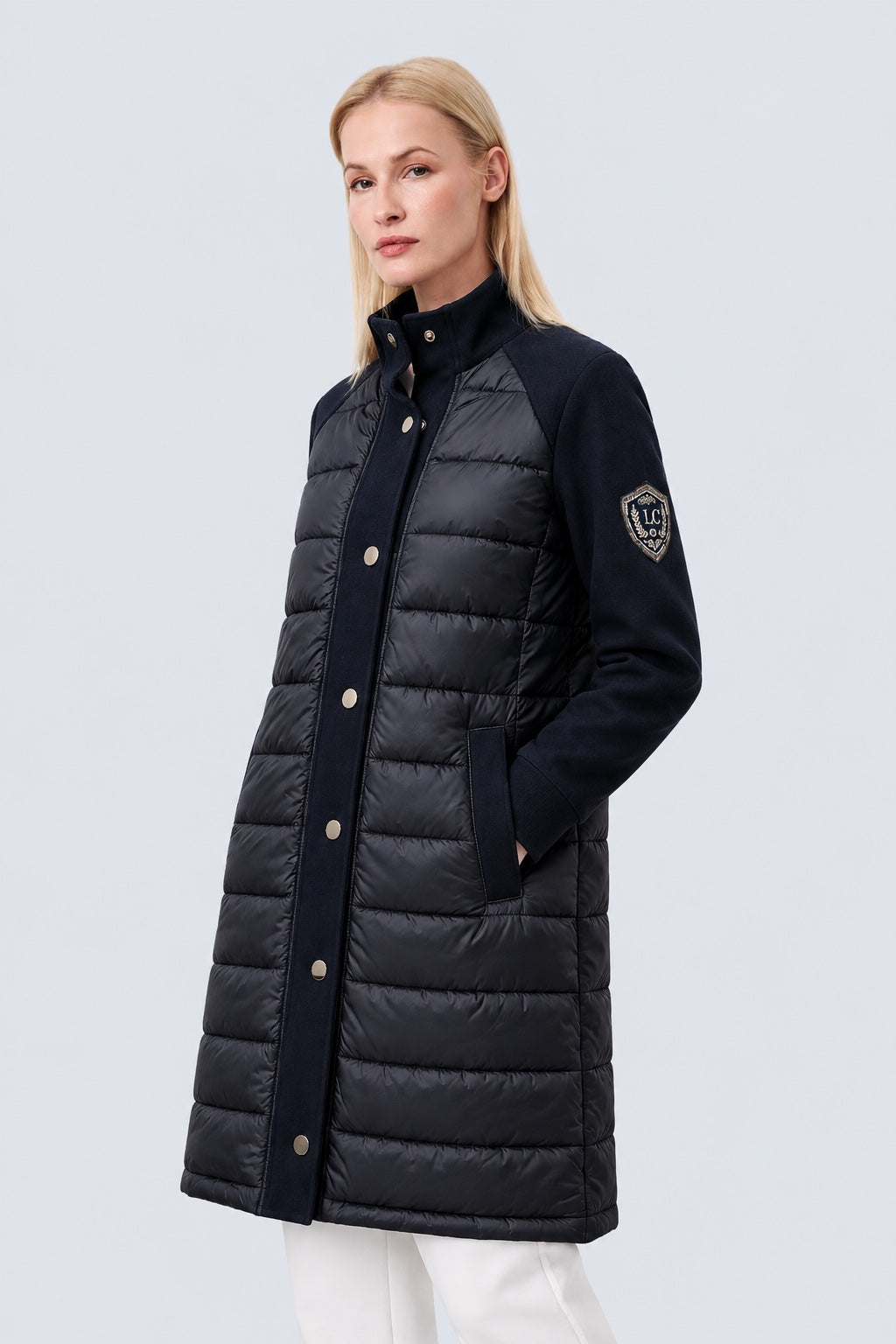 Sweat‑Jacke mit Stehkragen in Materialmix‑Optik in navy, Ansicht 2