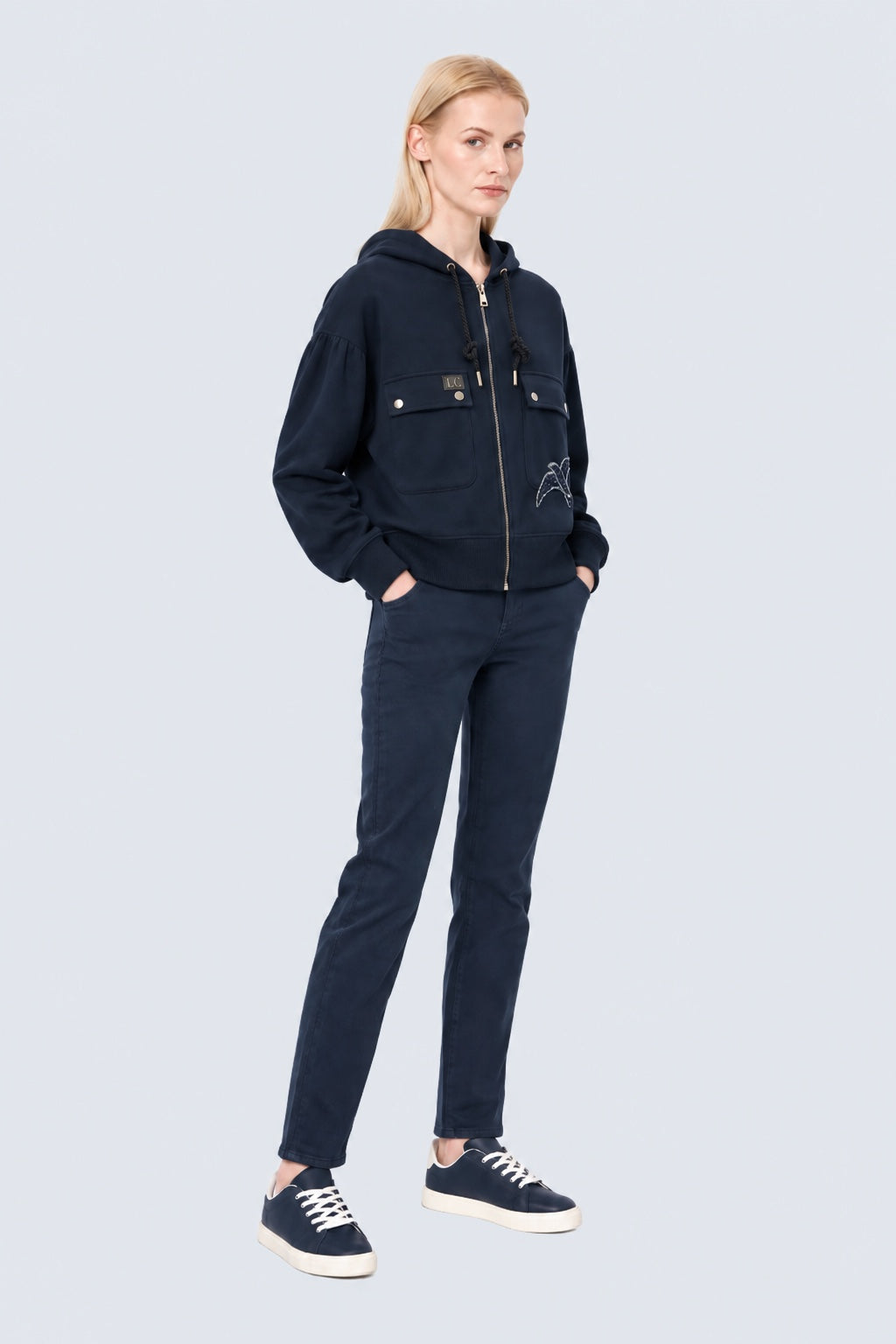 Sweat-Jacke mit Kapuze und Pattentaschen aus Baumwolle-Modal-Mix in navy, Ansicht 2