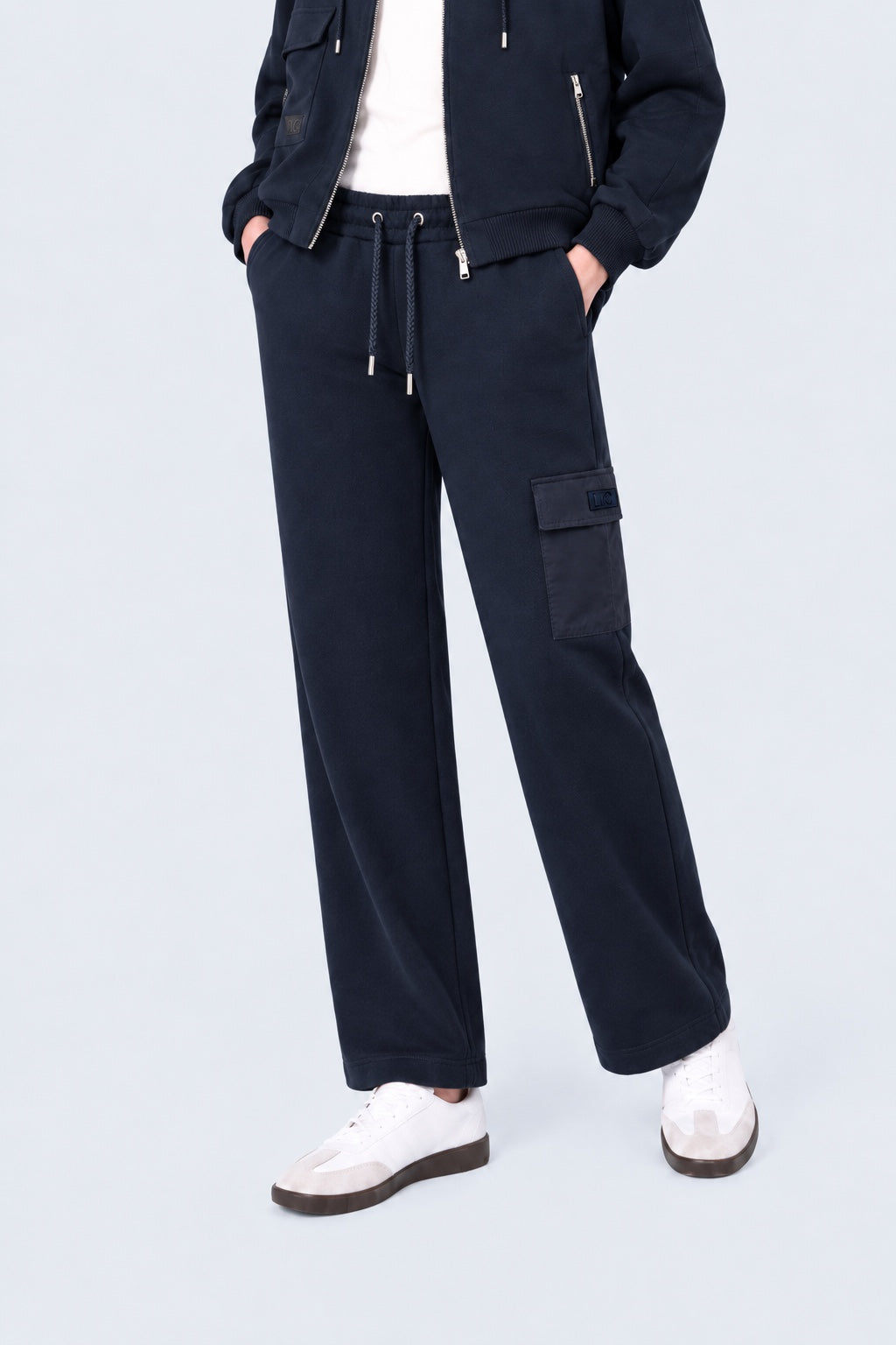 Sweat-Hose aus Baumwolle-Modal-Mix mit Cargotasche in navy