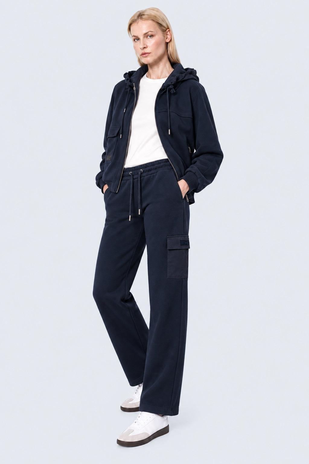 Sweat-Hose aus Baumwolle-Modal-Mix mit Cargotasche in navy, Ansicht 2