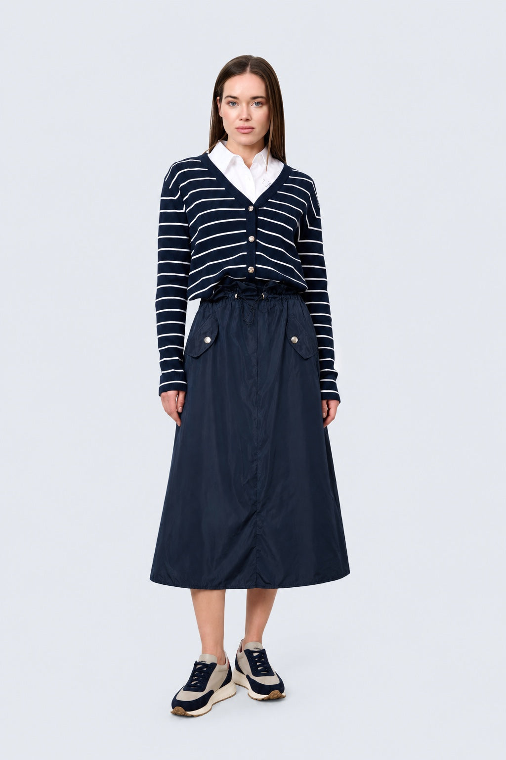 Midirock aus Polyester mit Paperbag‑Bund und Pattentaschen in navy