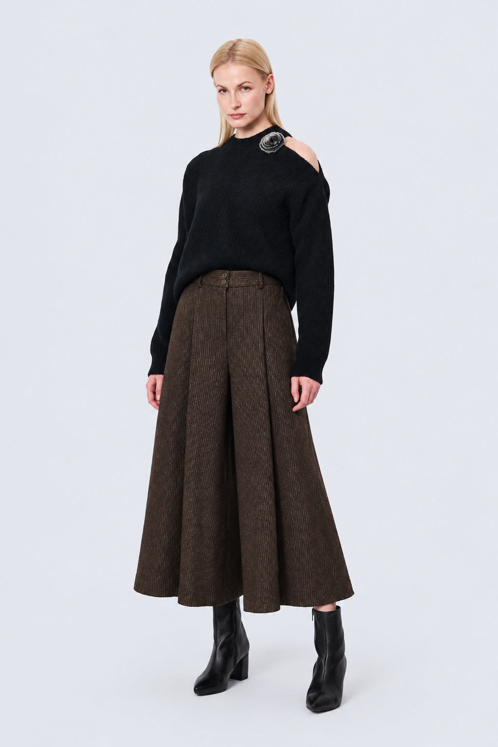 Culotte aus Polyester-Viskose-Mix mit Nadelstreifen und Bundfalten in brown