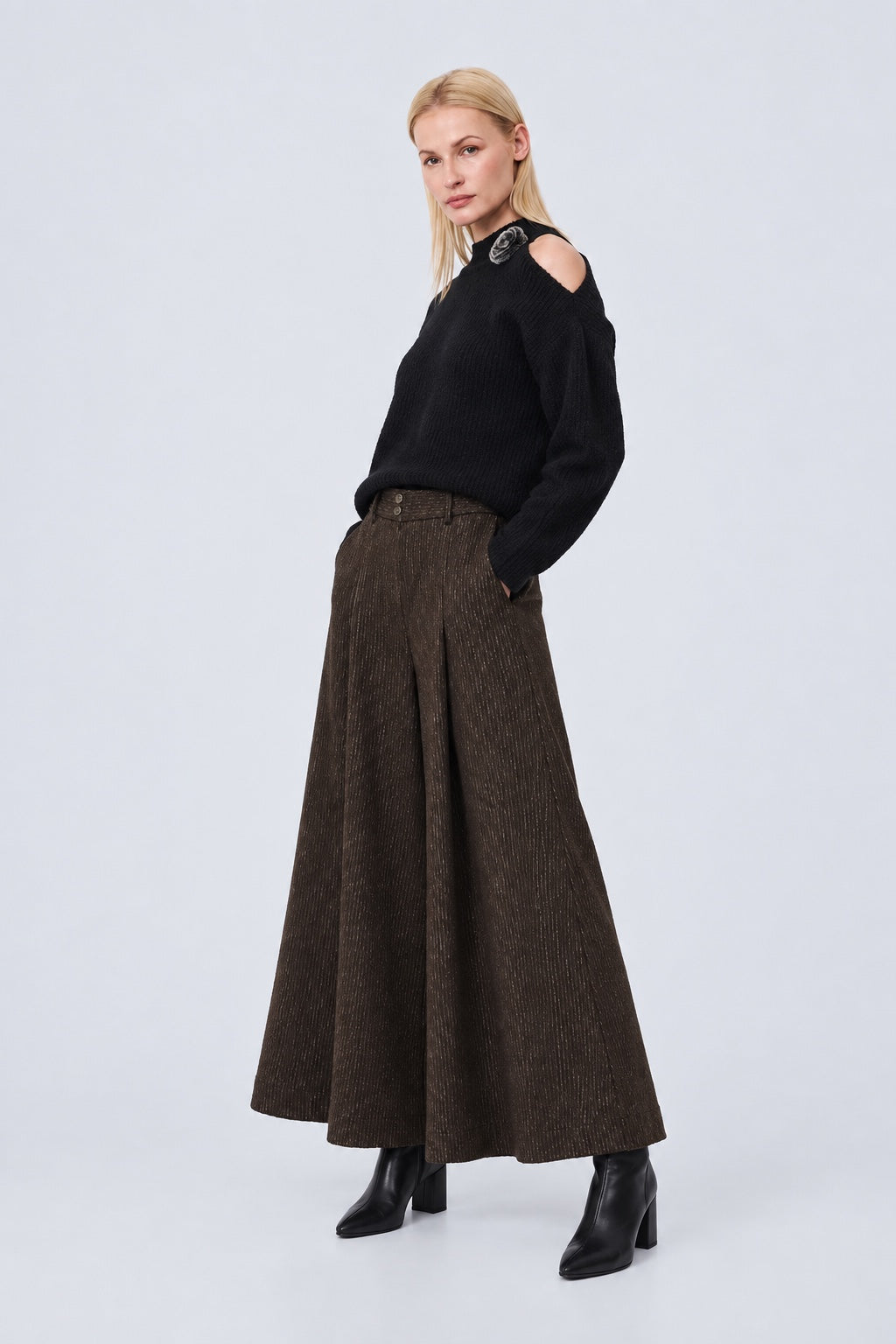 Culotte aus Polyester-Viskose-Mix mit Nadelstreifen und Bundfalten in brown, Ansicht 3