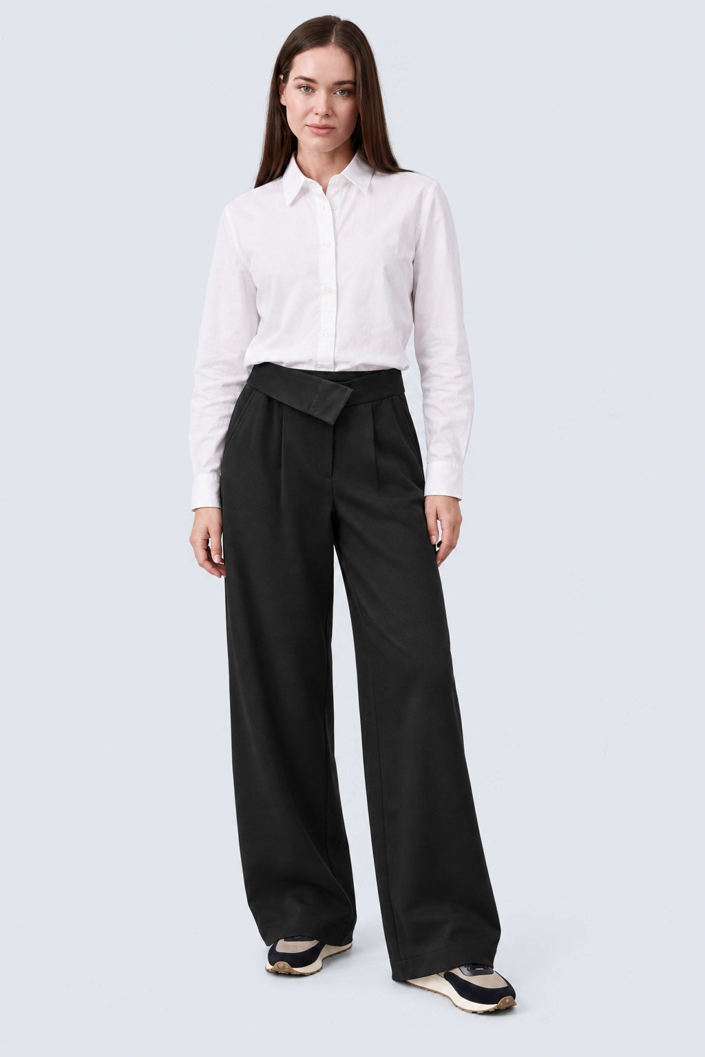 Weit geschnittene Hose mit asymmetrischem Wickelbund in black