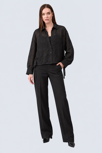 Transparente Bluse aus Viskose‑Mix mit Wellen‑Jacquard und Tunnelzug in black