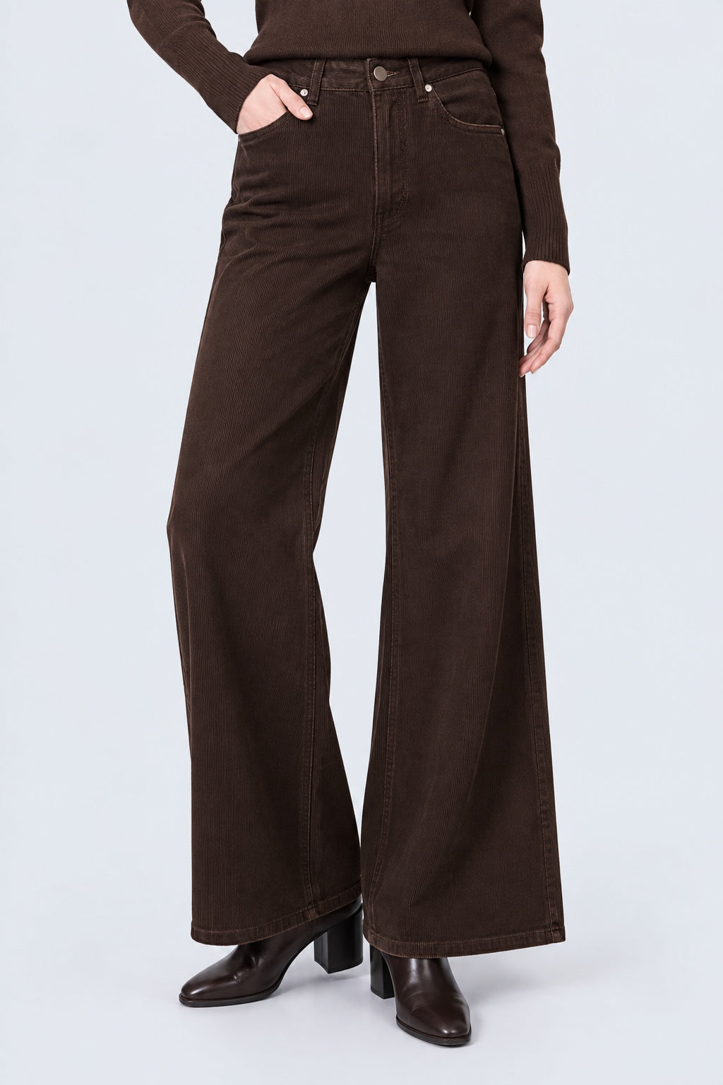 Wide Leg Hose aus Lyocell‑Baumwoll‑Mix in Cordoptik in brown
