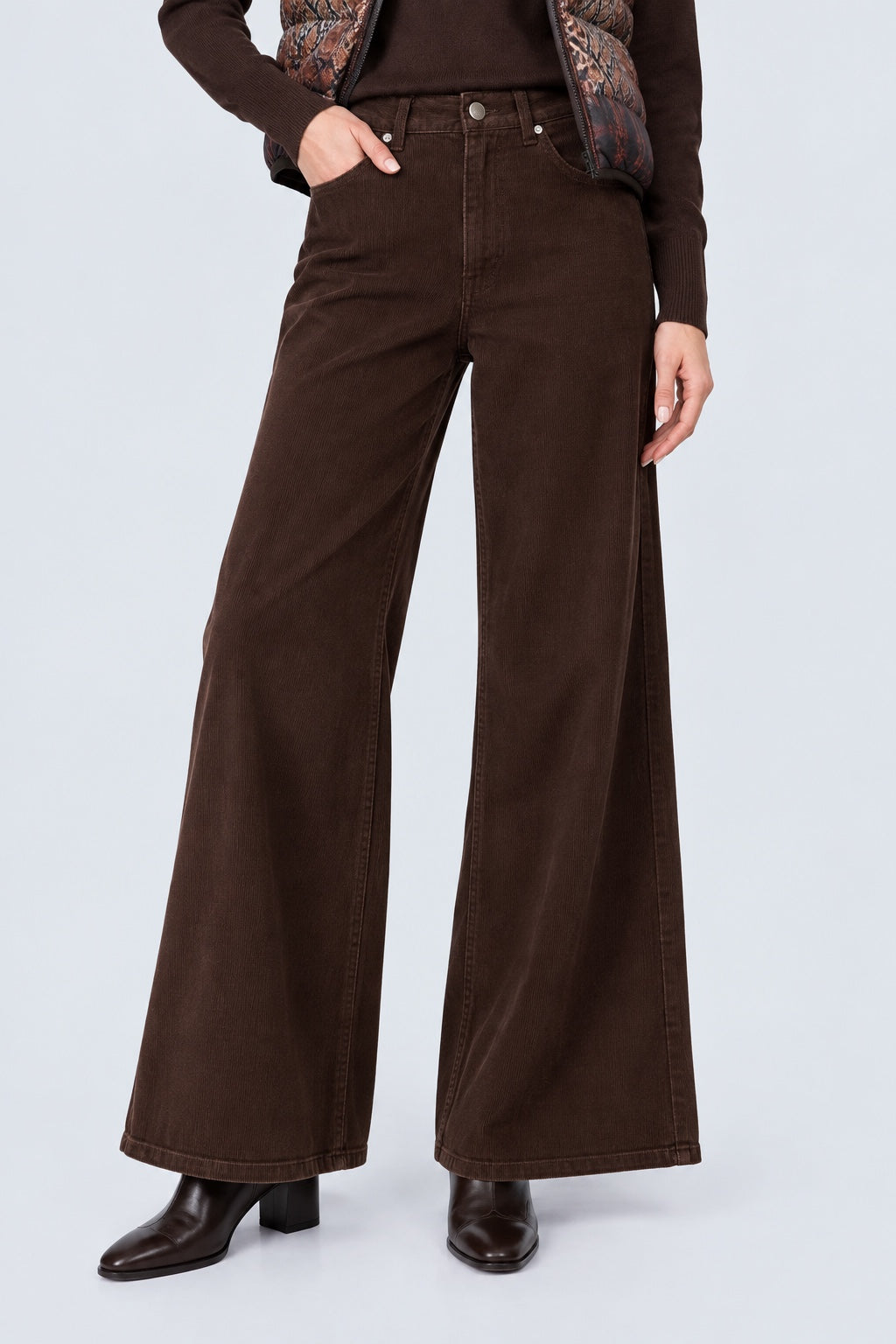 Wide Leg Hose aus Lyocell‑Baumwoll‑Mix in Cordoptik in brown, Ansicht 2