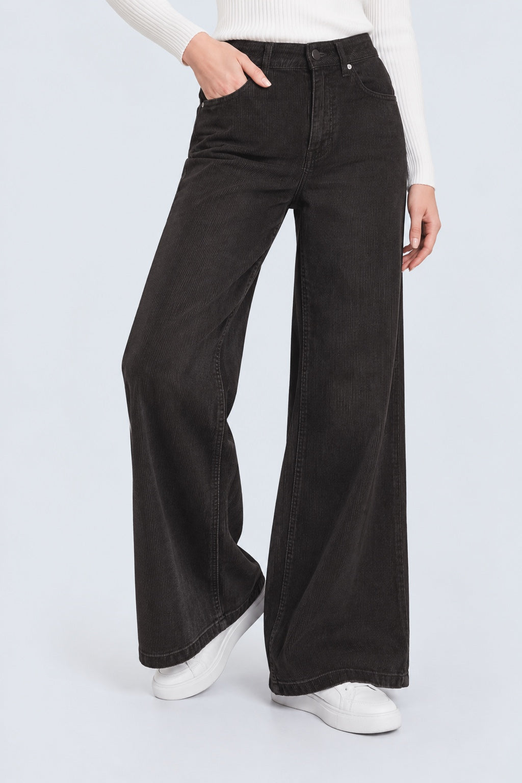 Wide Leg Hose aus Lyocell‑Baumwoll‑Mix in Cordoptik in black, Ansicht 3