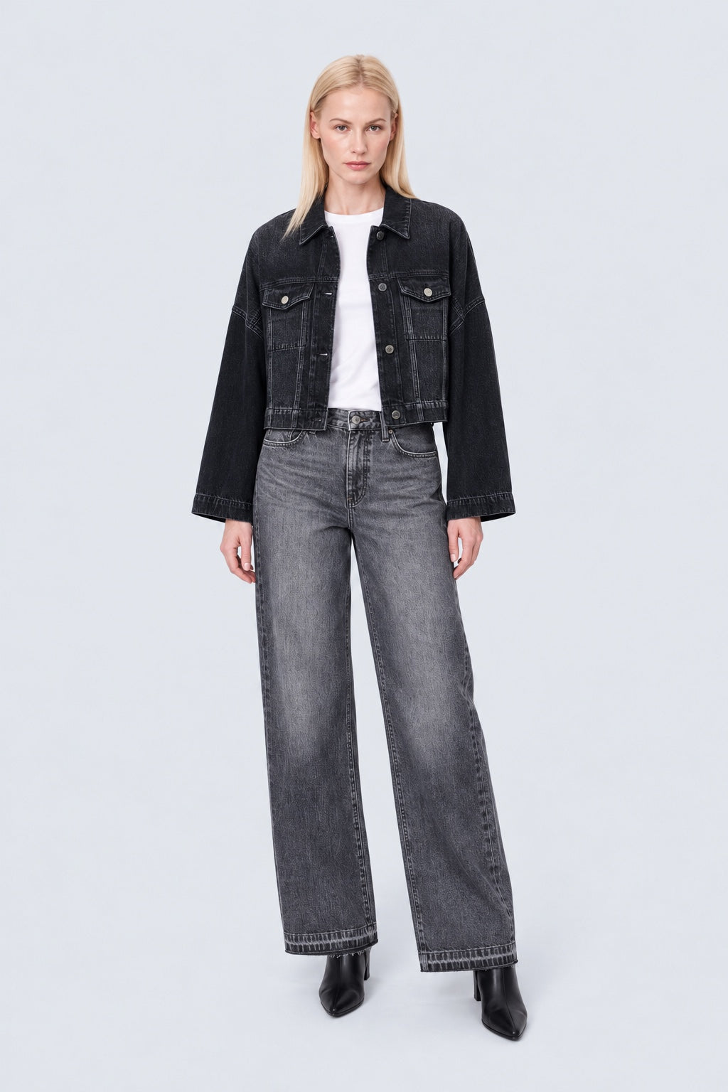 Denim‑Jacke aus Baumwoll‑Lyocell‑Mix mit Cropped‑Silhouette in black