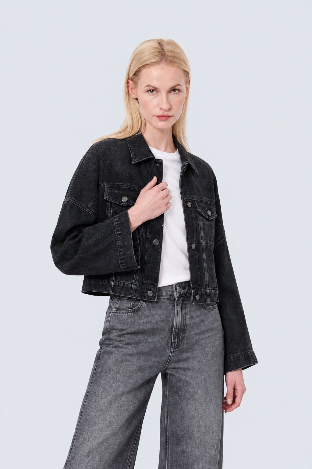 Denim‑Jacke aus Baumwoll‑Lyocell‑Mix mit Cropped‑Silhouette in black, Ansicht 2