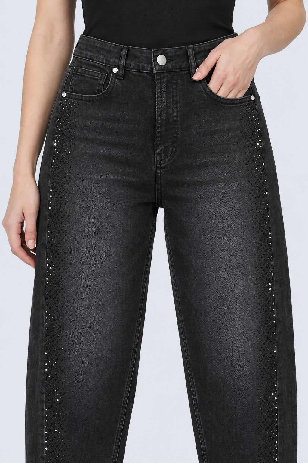Maya Barrel Jeans aus Baumwoll-Mix mit Strass-Seitenstreifen in black, Ansicht 3