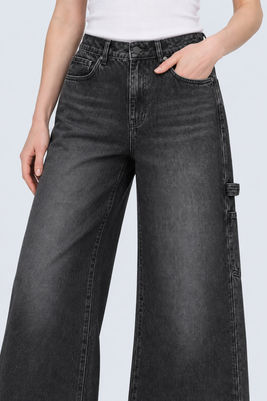Wide‑Leg‑Jeans aus Baumwolle im Workwear‑Look mit Hammerschlaufe in black, Ansicht 3