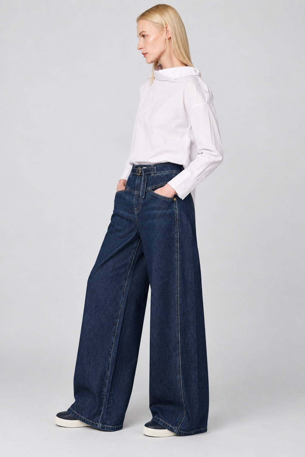 Zara Barrel Jeans aus Baumwolle mit Gürtel‑Detail in denim
