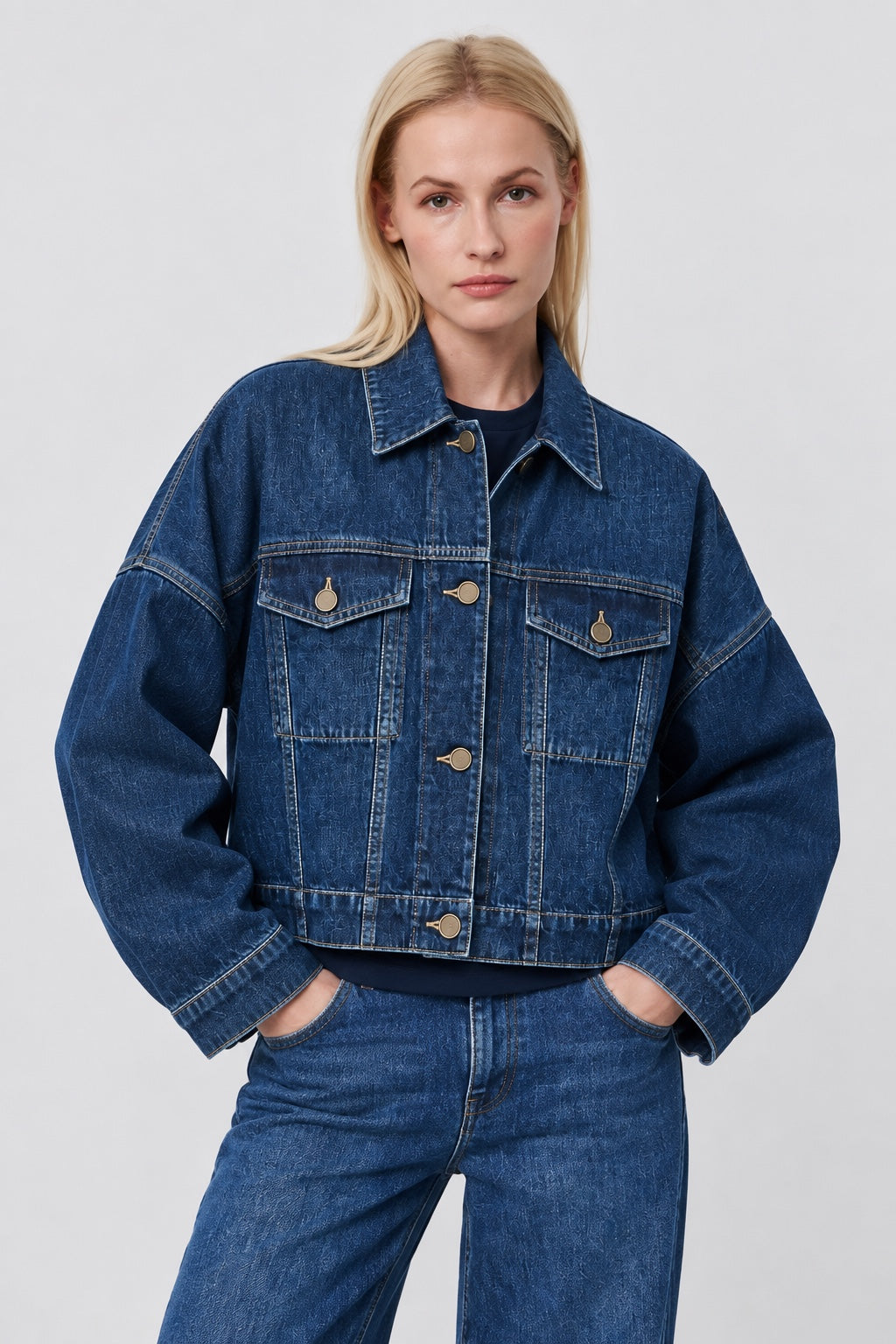 Ela Denim‑Jacke aus Bio‑Baumwolle mit Cropped‑Silhouette in denim, Ansicht 3
