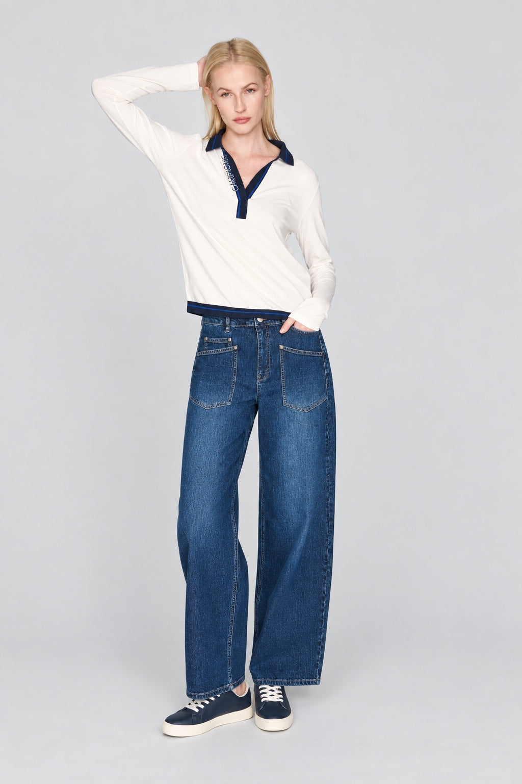 Elva Barrel Jeans aus Baumwolle mit hohem Bund und aufgesetzten Taschen in dark blue, Ansicht 4