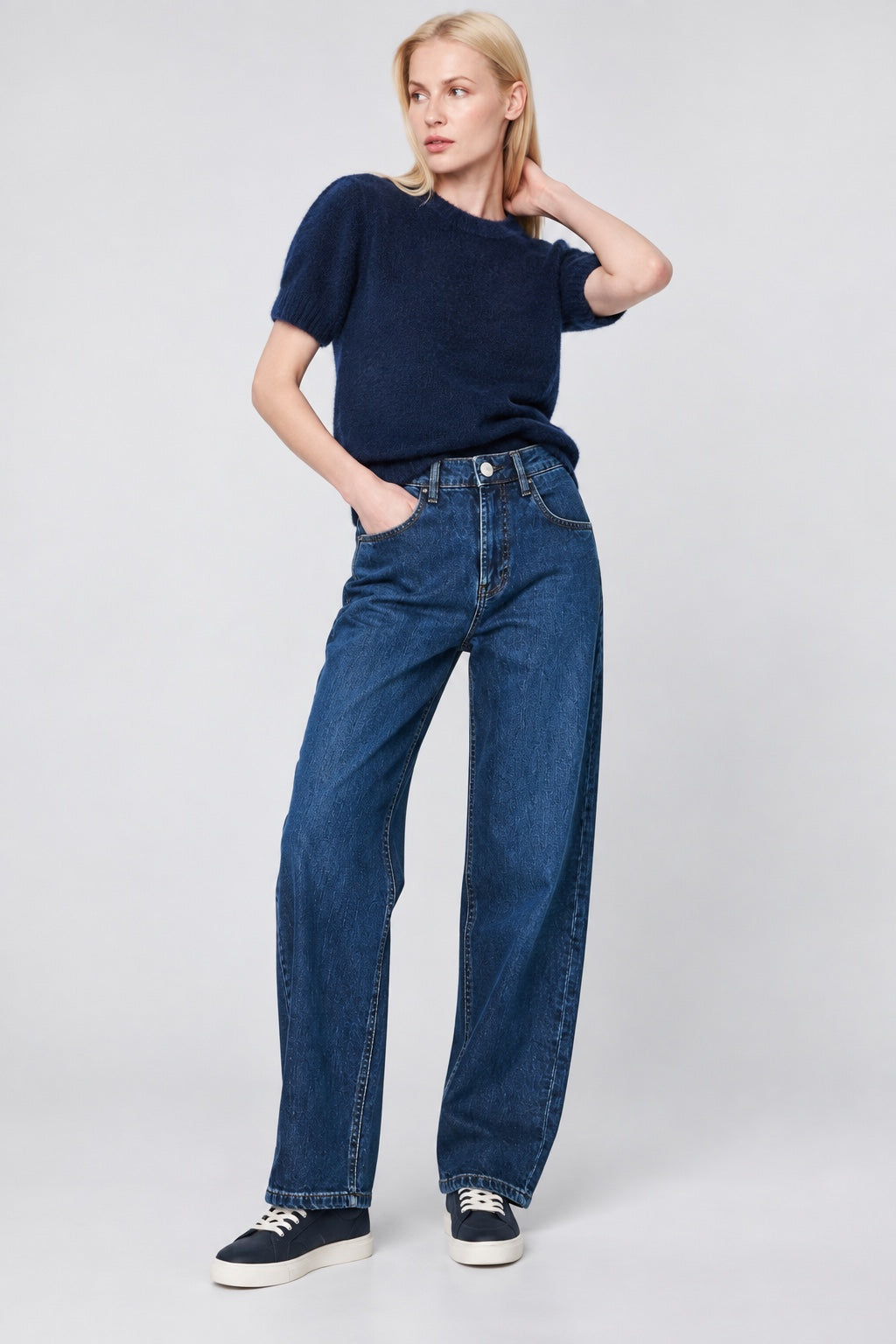 Angel Mom Fit Jeans aus Baumwolle‑Lyocell‑Mix in Blue‑Denim‑Waschung in dark blue, Ansicht 2