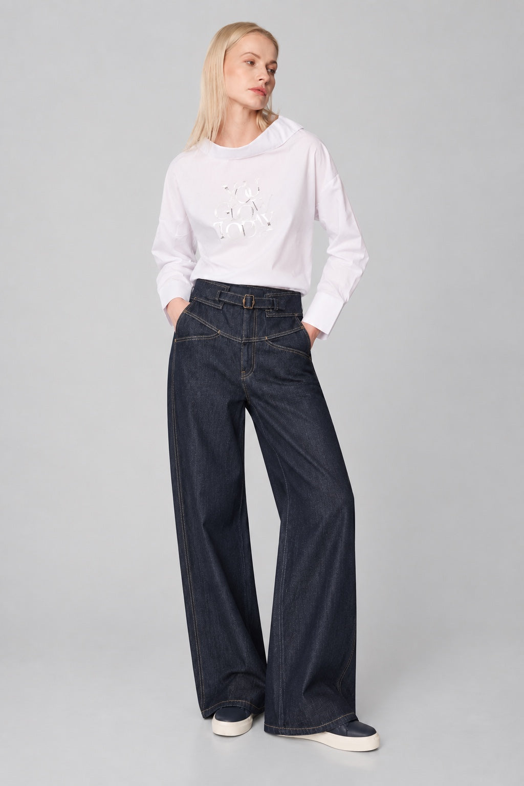 Zara Barrel Jeans aus Viskose‑Baumwoll‑Mix mit Gürteldetail in navy, Ansicht 2