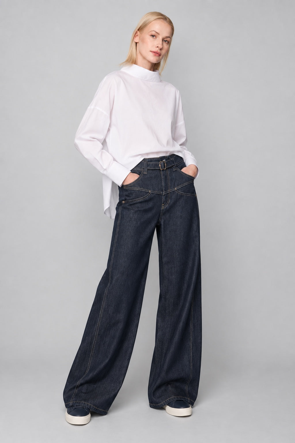 Zara Barrel Jeans aus Viskose‑Baumwoll‑Mix mit Gürteldetail in navy, Ansicht 3