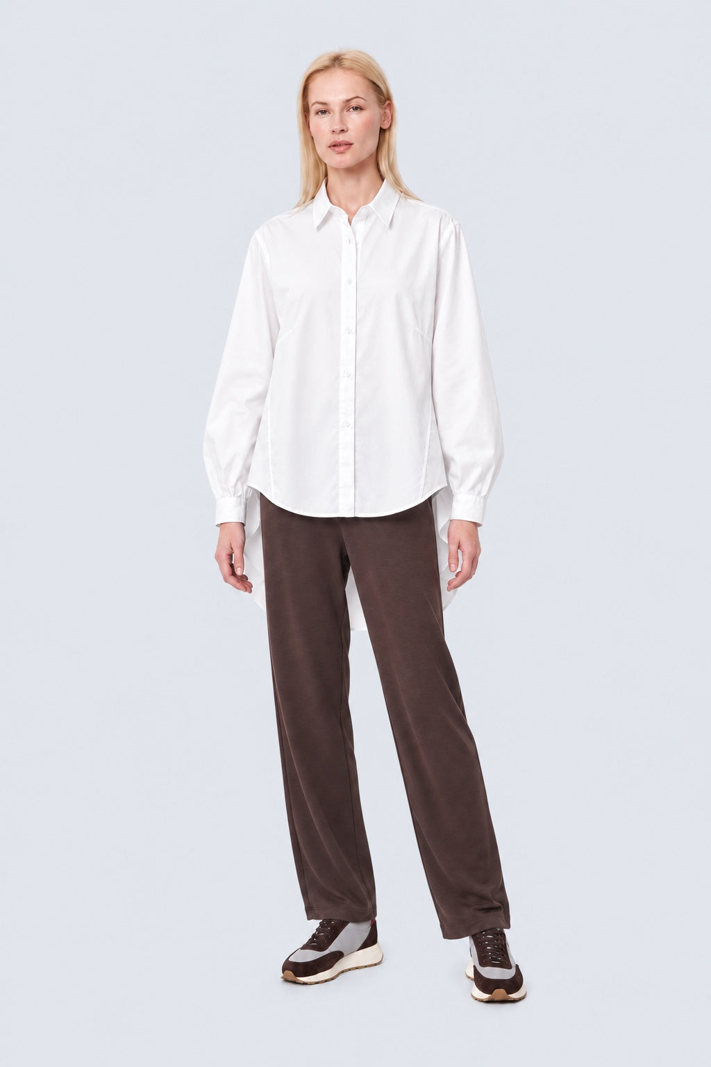 Bluse aus reiner Baumwolle mit verlängertem Rückensaum in white