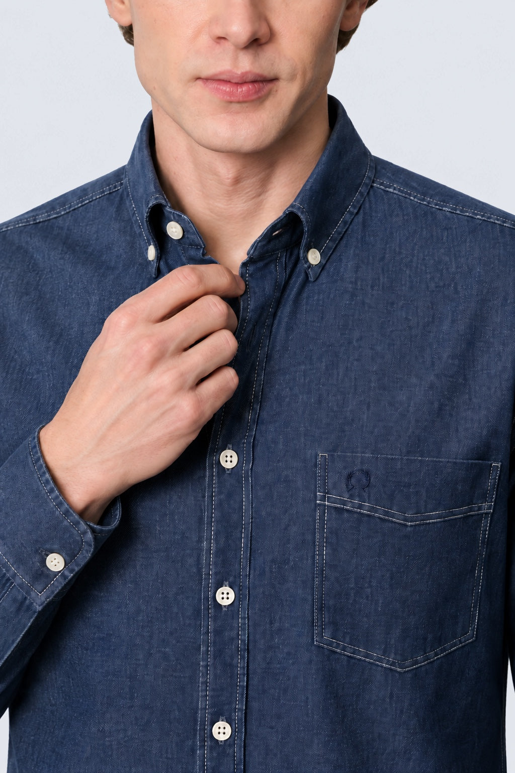 Button‑Down‑Hemd in Denim‑Optik aus Baumwolle in jeans, Ansicht 3