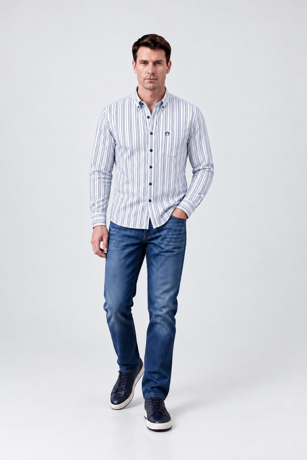 Button‑Down‑Hemd aus Baumwolle mit Streifenmuster in camel stripe 1