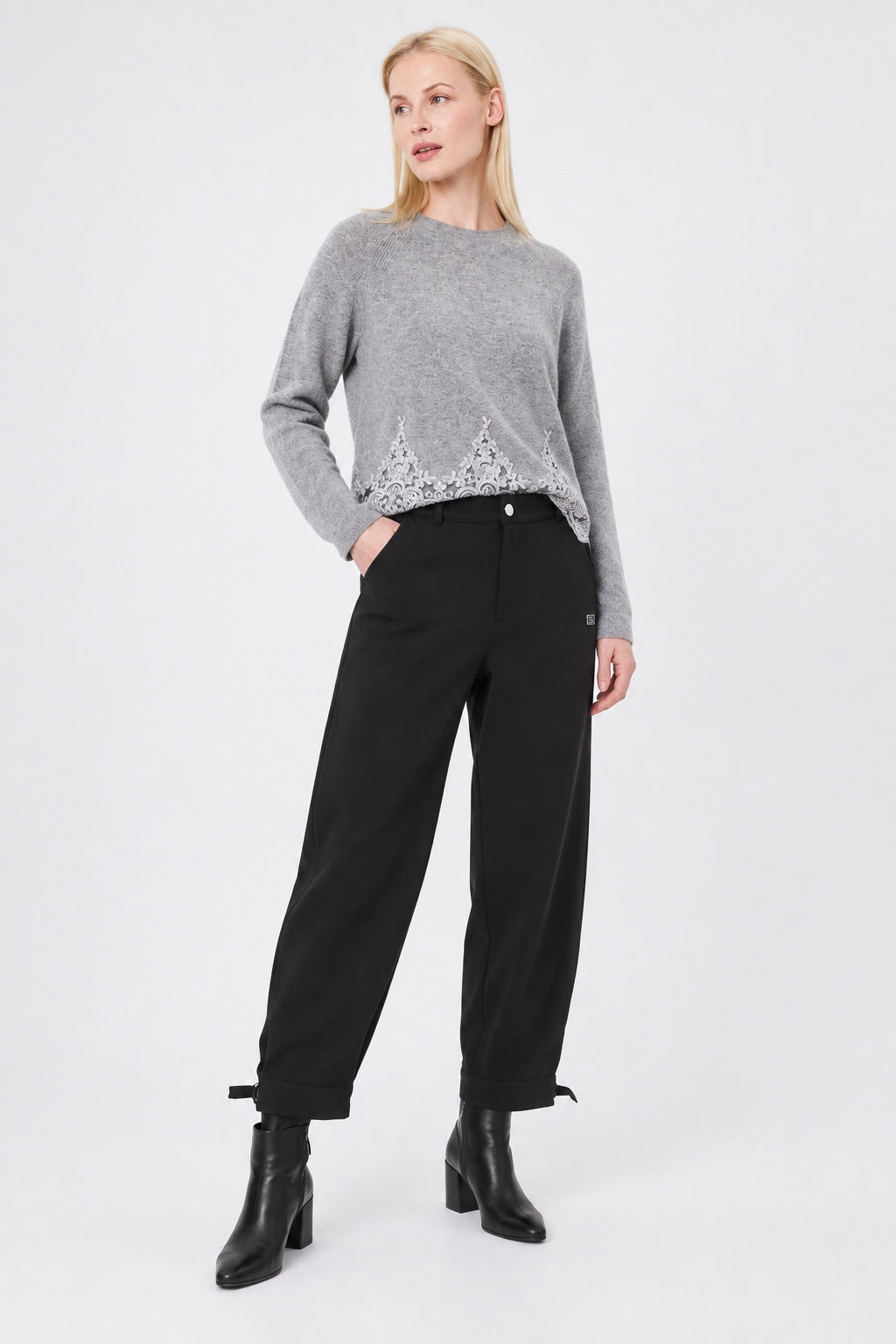Sweat‑Hose aus Baumwoll‑Mix mit schmal zulaufendem Bein in black, Ansicht 3