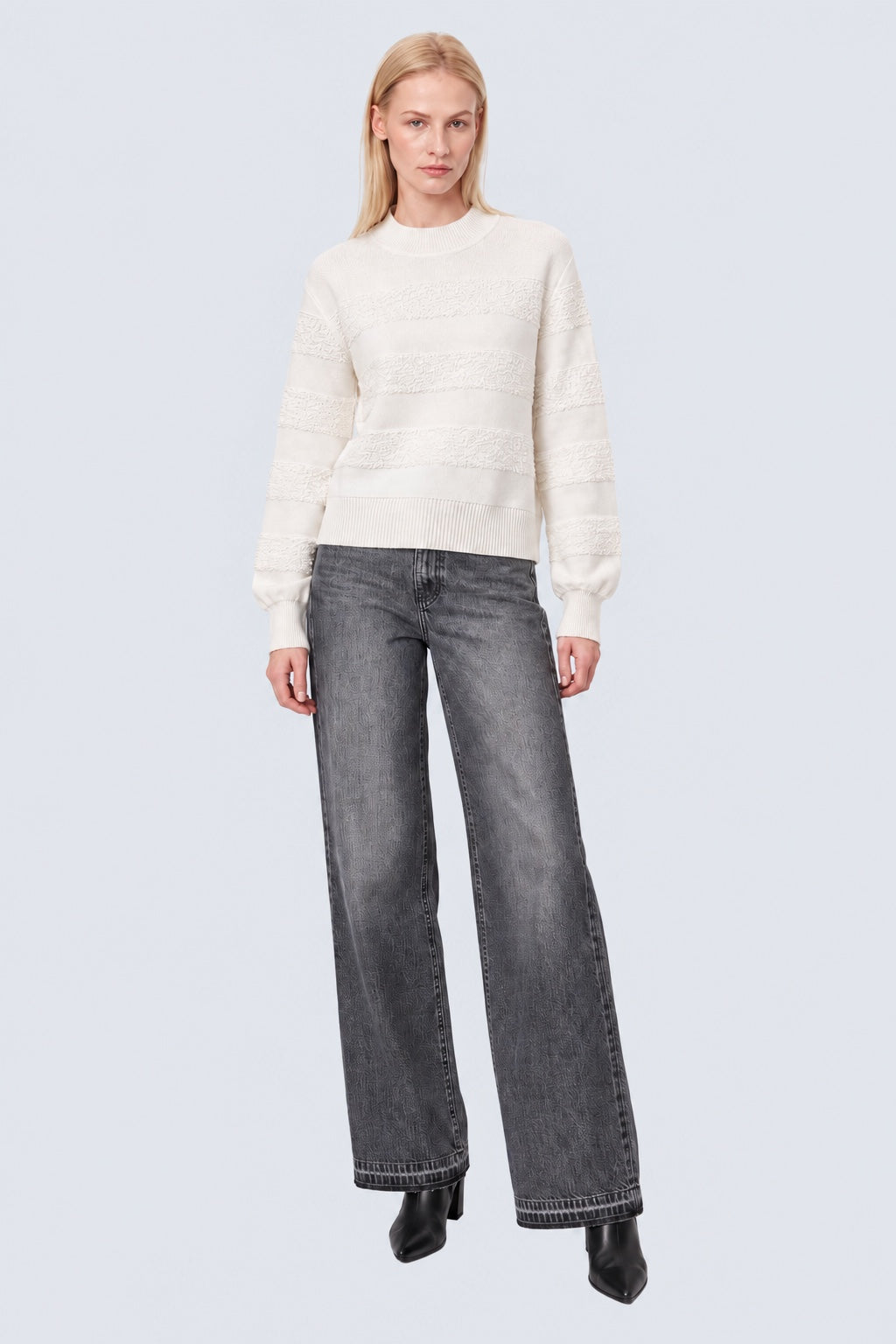 Pullover aus Viskose‑Polyester‑Mix mit Strukturstreifen in off white