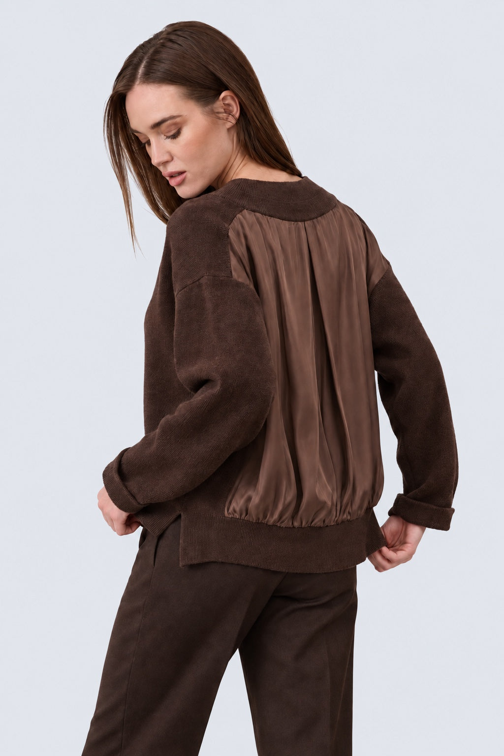 Pullover aus Woll‑Viskose‑Mix mit V‑Ausschnitt und Chiffon‑Rücken in brown combi 1, Ansicht 2