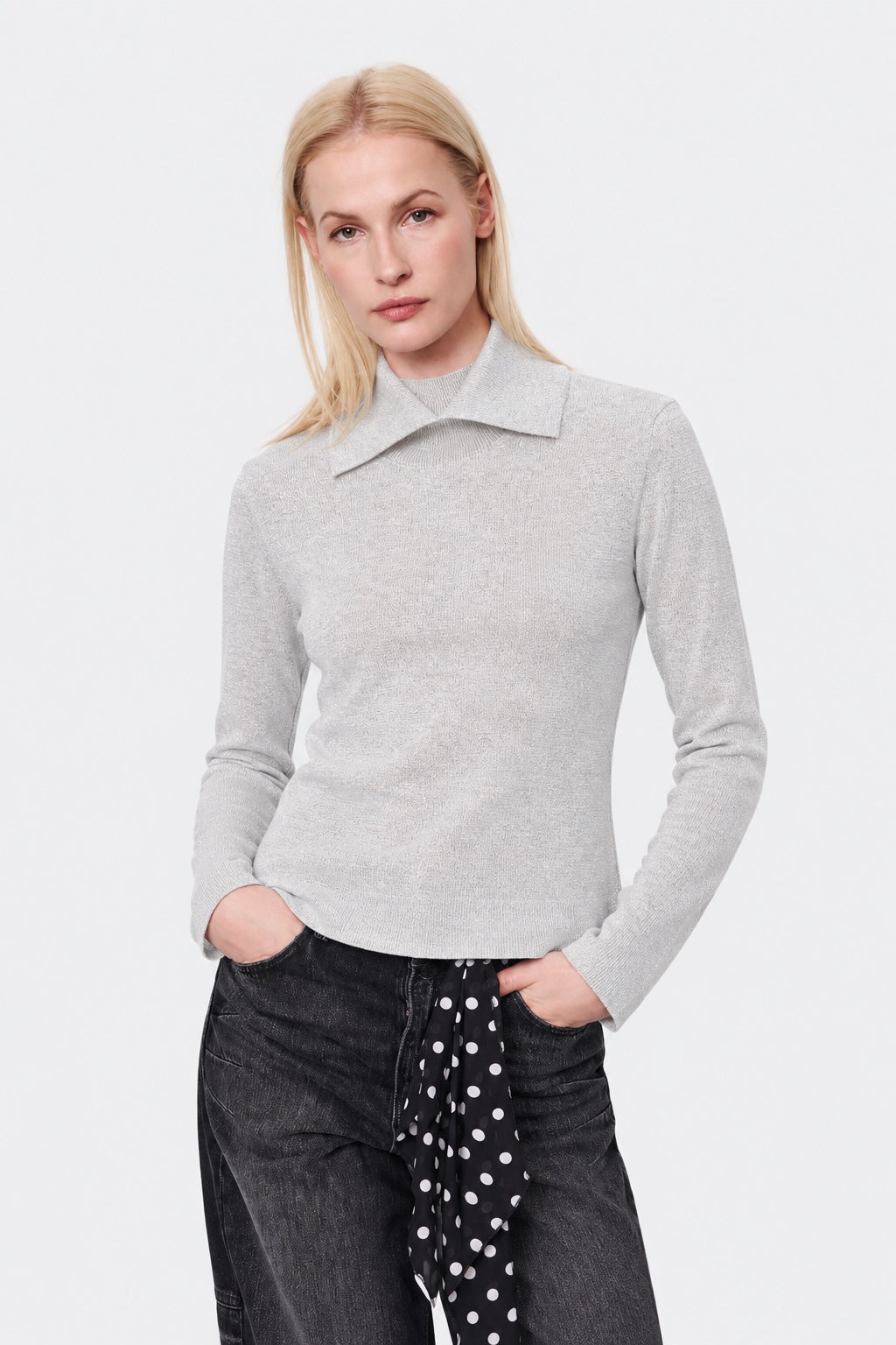 Strickpullover mit Rollkragen und Hemdkragen‑Detail in off white