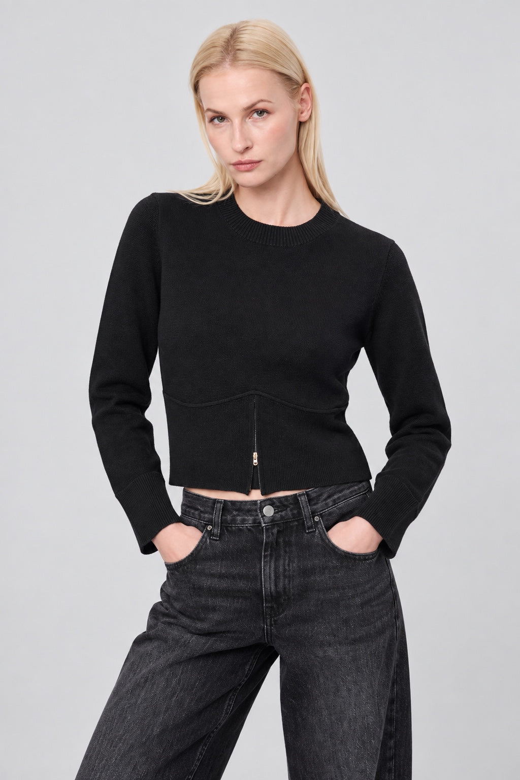 Feinstrick‑Pullover aus Viskose‑Polyamid‑Mix mit Reißverschlussdetail in black, Ansicht 2