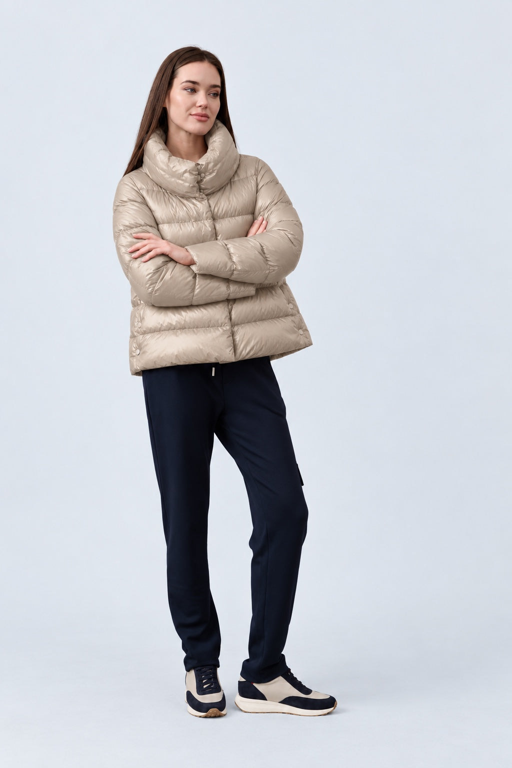 Steppjacke aus Polyamid mit Stehkragen in beige, Ansicht 2