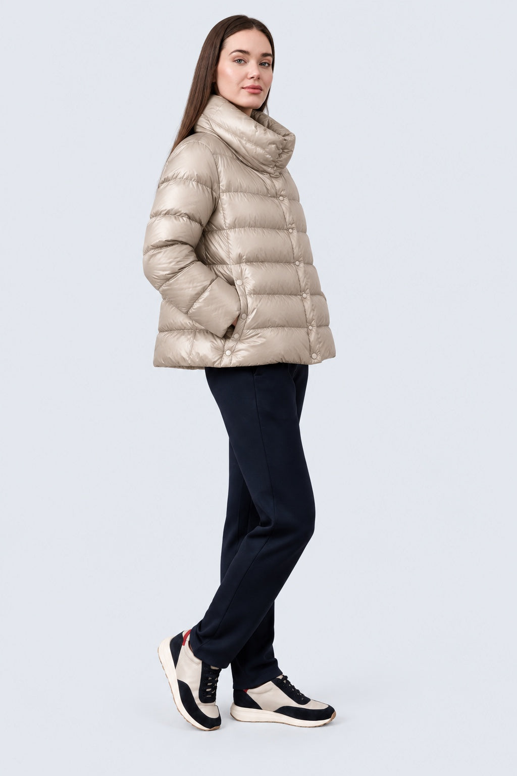 Steppjacke aus Polyamid mit Stehkragen in beige, Ansicht 3