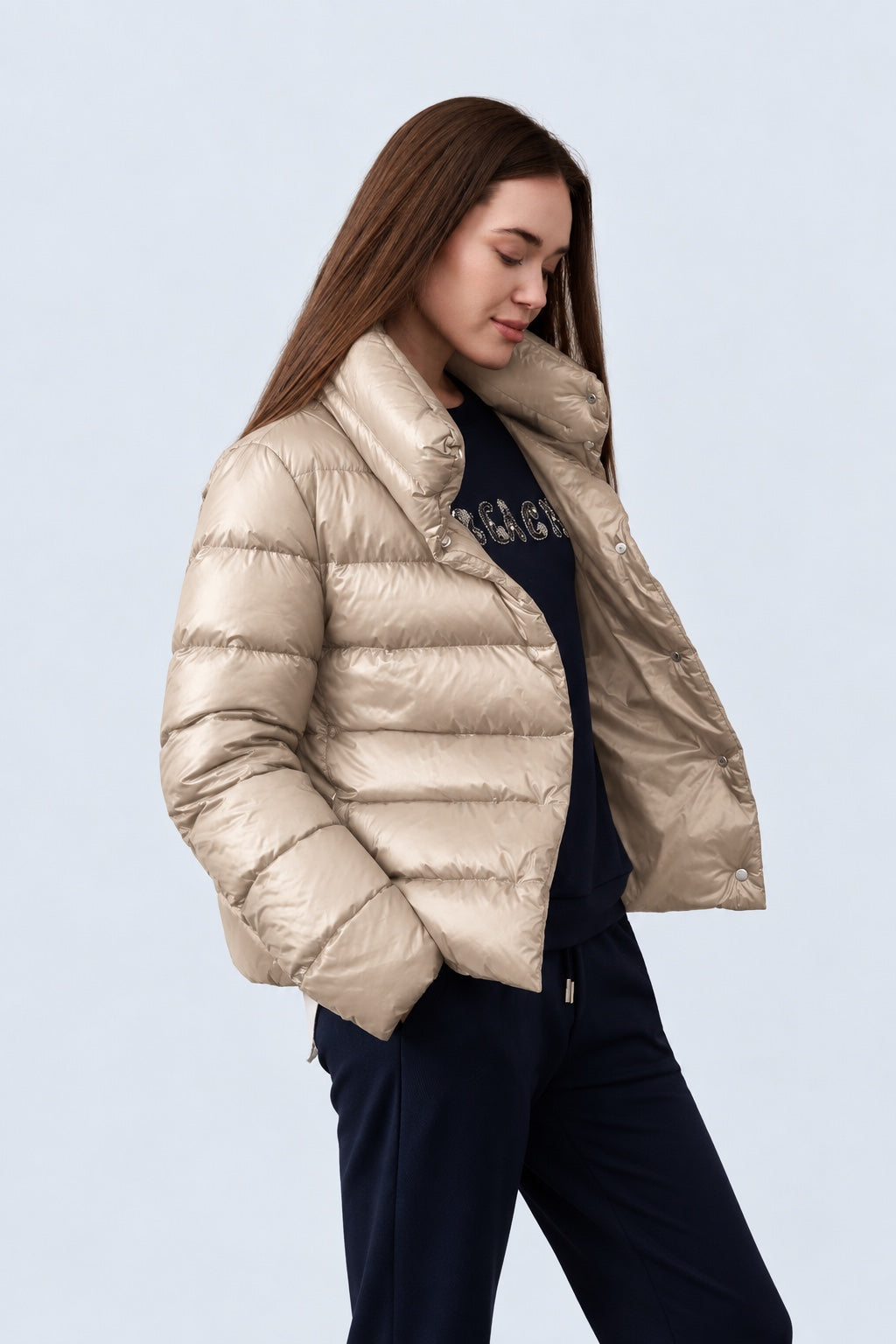Steppjacke aus Polyamid mit Stehkragen in beige, Ansicht 4