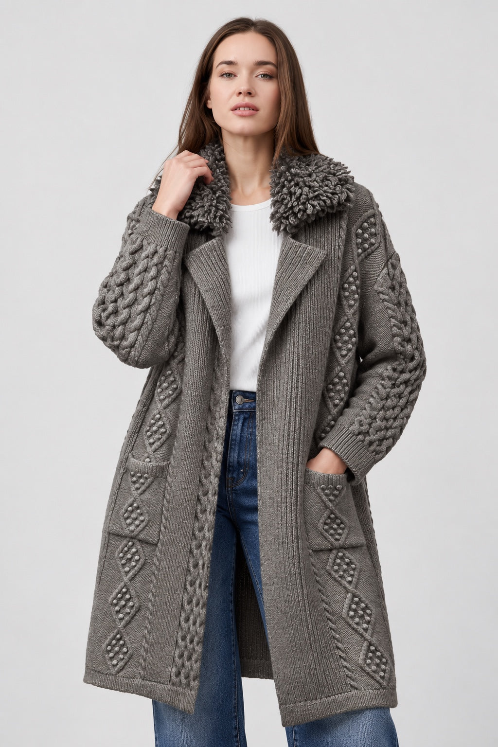 Strickjacke aus Strukturstrick mit Teddykragen in grey mel
