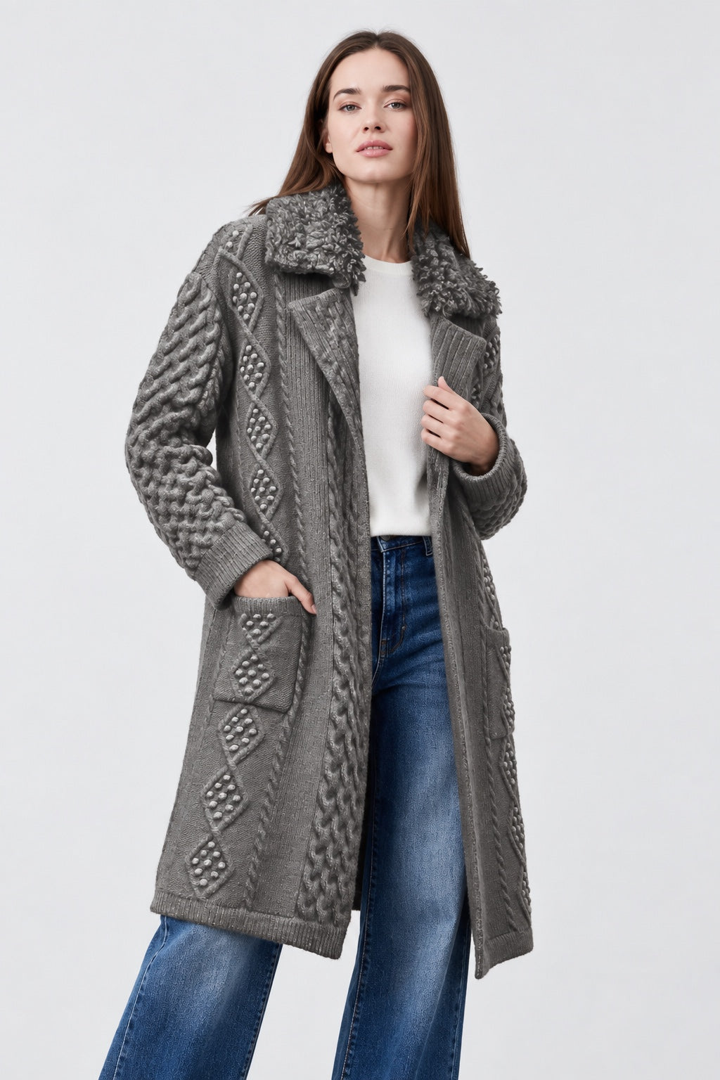 Strickjacke aus Strukturstrick mit Teddykragen in grey mel, Ansicht 2