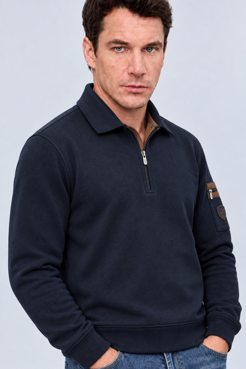 Sweat-Polo aus Viskose-Mix mit Reißverschluss und Ärmeltasche in navy, Ansicht 2