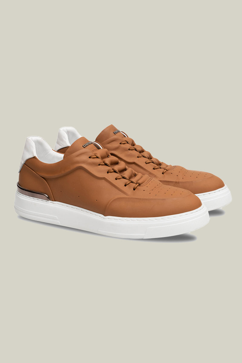 Leather sneakers with concealed lacing.