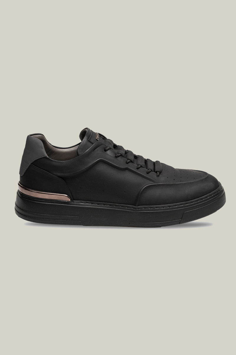 Leather sneakers with concealed lacing.