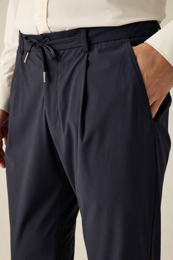 Men's trousers with elasticated waistband – classic, modern and comfortable