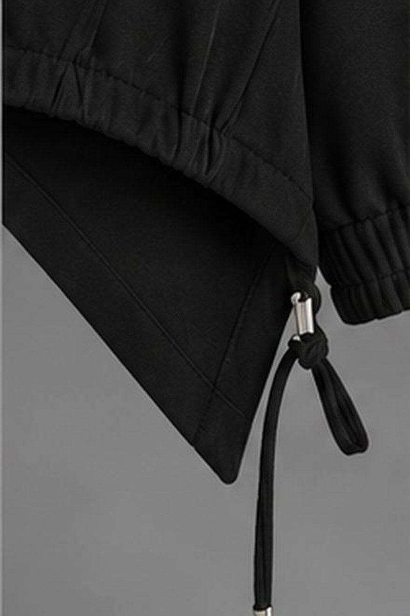 Detail: Saum mit Tunnelzug und Kordelstopper