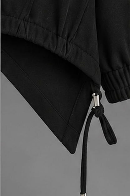 Detail: Saum mit Tunnelzug und Kordelstopper